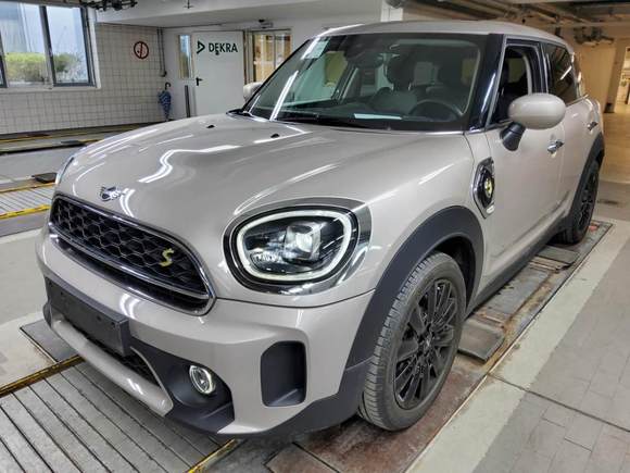 Изглед отпред отляво