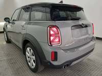 Vaade tagant vasakult