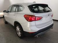 Vaade tagant vasakult