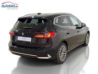 Skats no labās puses aizmugurē