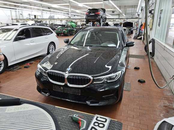 Вид спереди слева