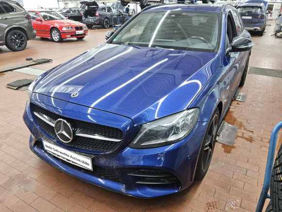 Вид спереди слева