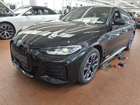 Вид спереди слева