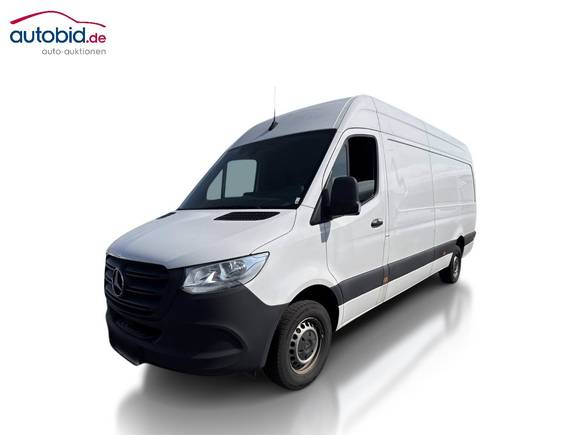 Skats no kreisās puses priekšā