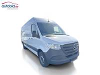 Skats no labās puses priekšā