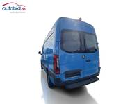 Skats no kreisās puses aizmugurē