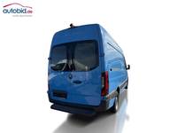 Skats no labās puses aizmugurē