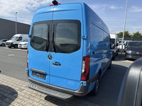 Skats no labās puses aizmugurē