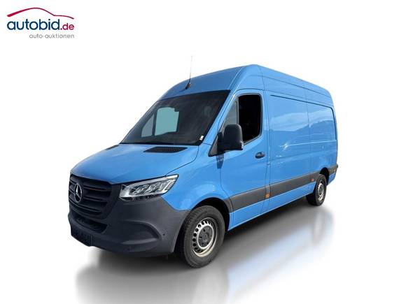 Skats no kreisās puses priekšā