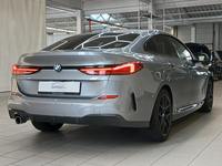 Pogled od pozadi desno