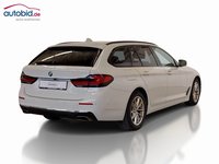 Skats no labās puses aizmugurē