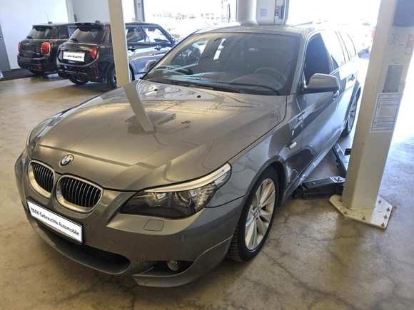 Вид спереди слева