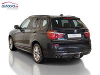 Skats no kreisās puses aizmugurē