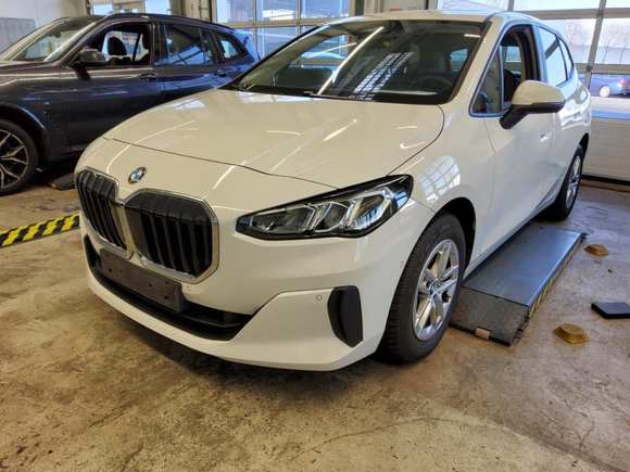 Pogled od napred levo