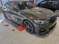 Skats no labās puses priekšā