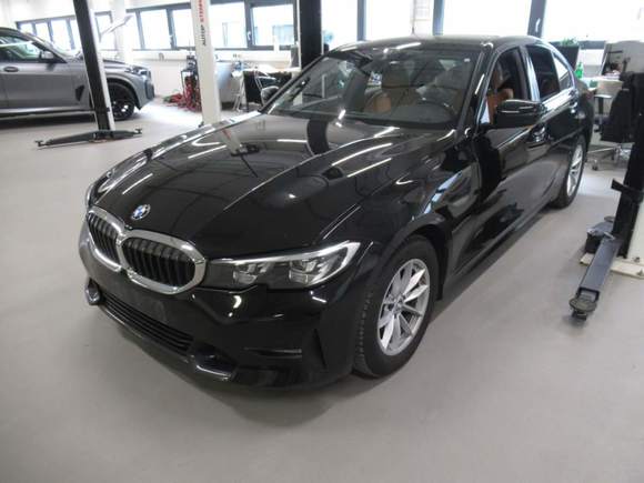 Pogled od napred levo