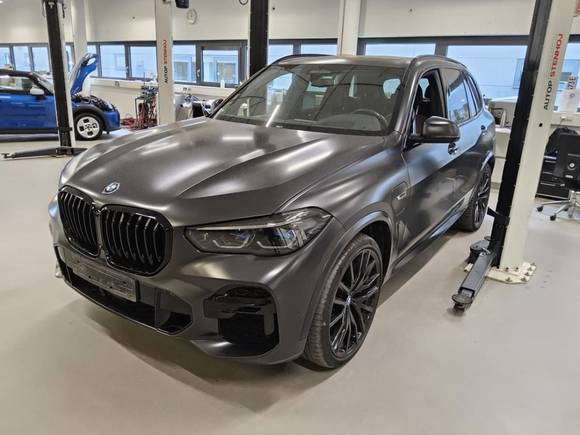 Skats no kreisās puses priekšā