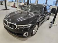 Skats no kreisās puses priekšā