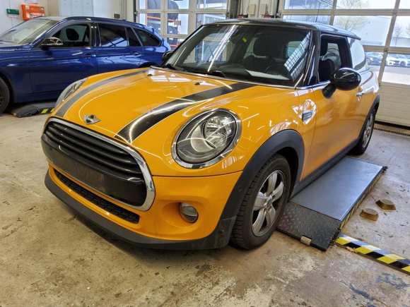 Skats no kreisās puses priekšā