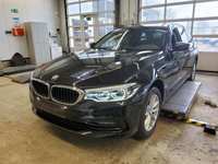 Skats no kreisās puses priekšā