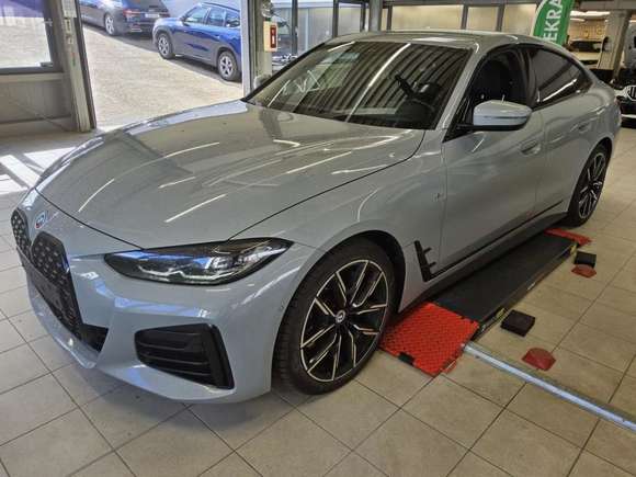 Pogled od napred levo