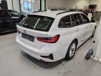 Pogled od pozadi desno