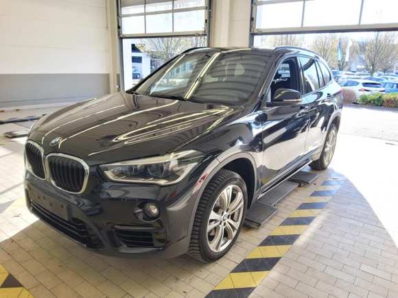 Skats no kreisās puses priekšā