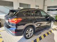 Skats no labās puses aizmugurē