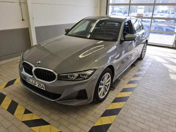 Pogled od napred levo