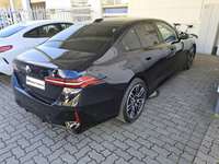 Pogled od pozadi desno