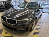 Skats no kreisās puses priekšā