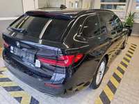 Skats no labās puses aizmugurē