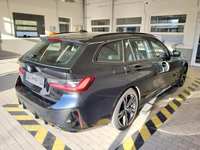 Pogled od pozadi desno