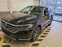 Skats no kreisās puses priekšā