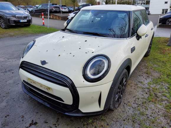 Skats no kreisās puses priekšā