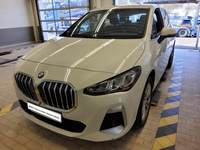 Skats no kreisās puses priekšā