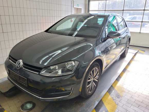 Skats no kreisās puses priekšā