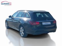 Skats no kreisās puses aizmugurē