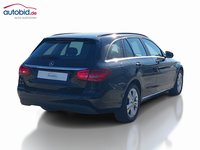 Skats no labās puses aizmugurē