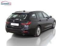 Skats no labās puses aizmugurē