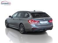 Skats no kreisās puses aizmugurē