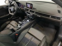 Вид на салон