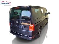 Skats no labās puses aizmugurē