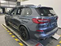 Vaade tagant vasakult