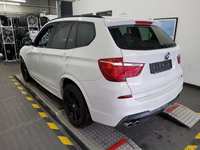 Vaade tagant vasakult