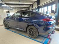 Skats no kreisās puses aizmugurē