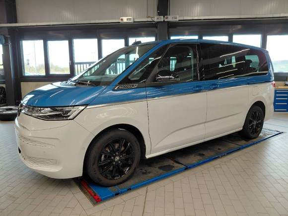 Skats no kreisās puses priekšā