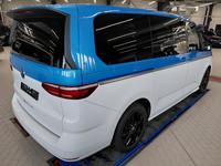 Skats no labās puses aizmugurē