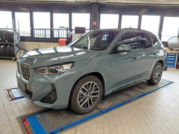 Skats no kreisās puses priekšā