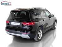 Skats no labās puses aizmugurē